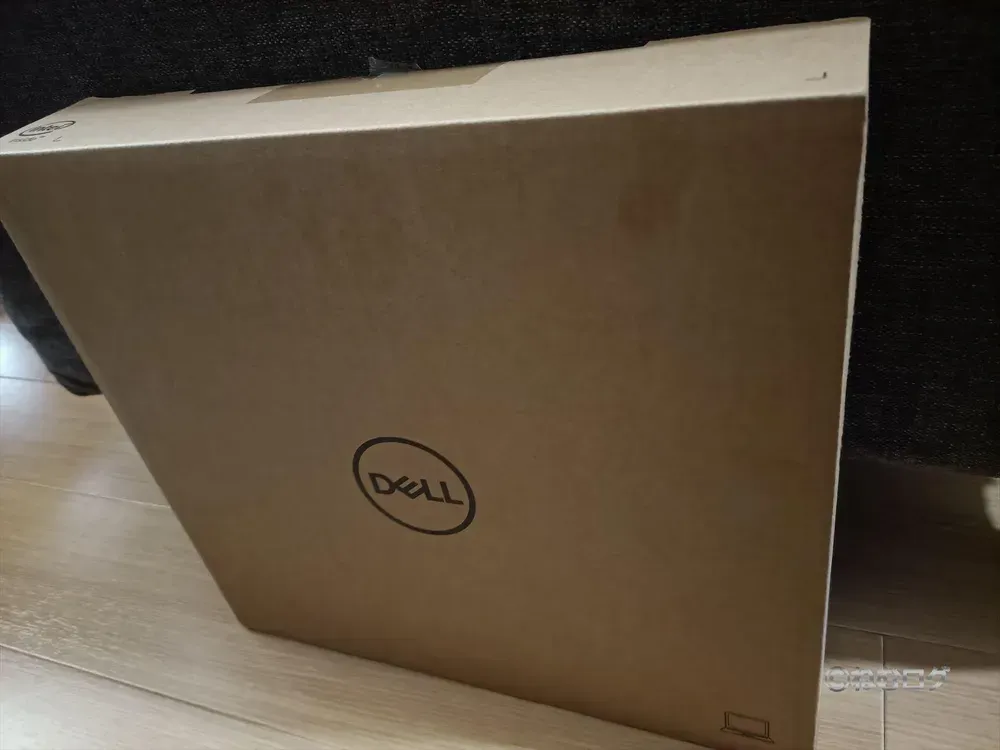 DELL Inspiron 13 5310の箱