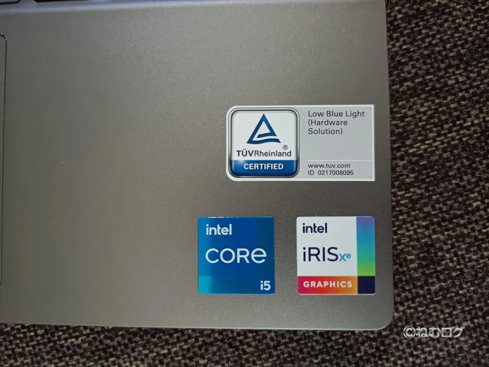 Inspironとしては珍しい「ブルーライトカット機能」を持つディスプレイを採用CPUには「Core i5 H35シリーズ」を採用し、高性能なiRIS Xeグラフィック機能を搭載